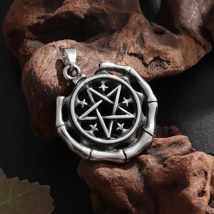 Jewelry Rock Skull Pendant Necklace Size ONE SIZE - 5 Thumbnail