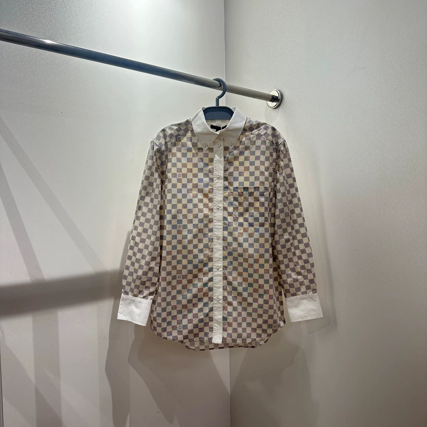 Louis Vuitton Louis Vuitton Checkered White T-Shirt us_4 Women Size S / US 4 / IT 40 - 1 Thumbnail