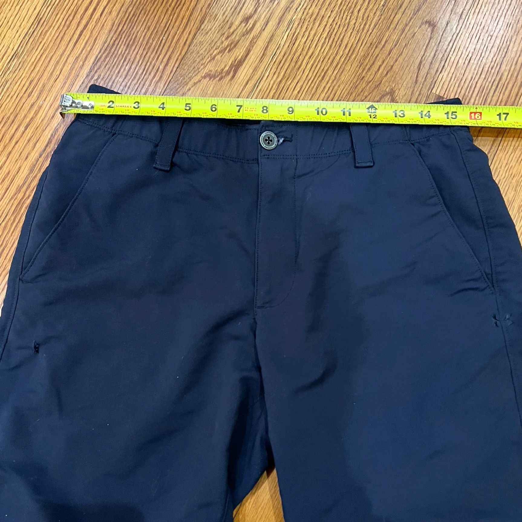 Under Armour Under Armour Mens Bermuda Shorts 32 Black Athletic Moisture Wicking 9 In Inseam 5-Pocket Casual Performance Bermuda Style Size US 32 / EU 48 - 4 Thumbnail