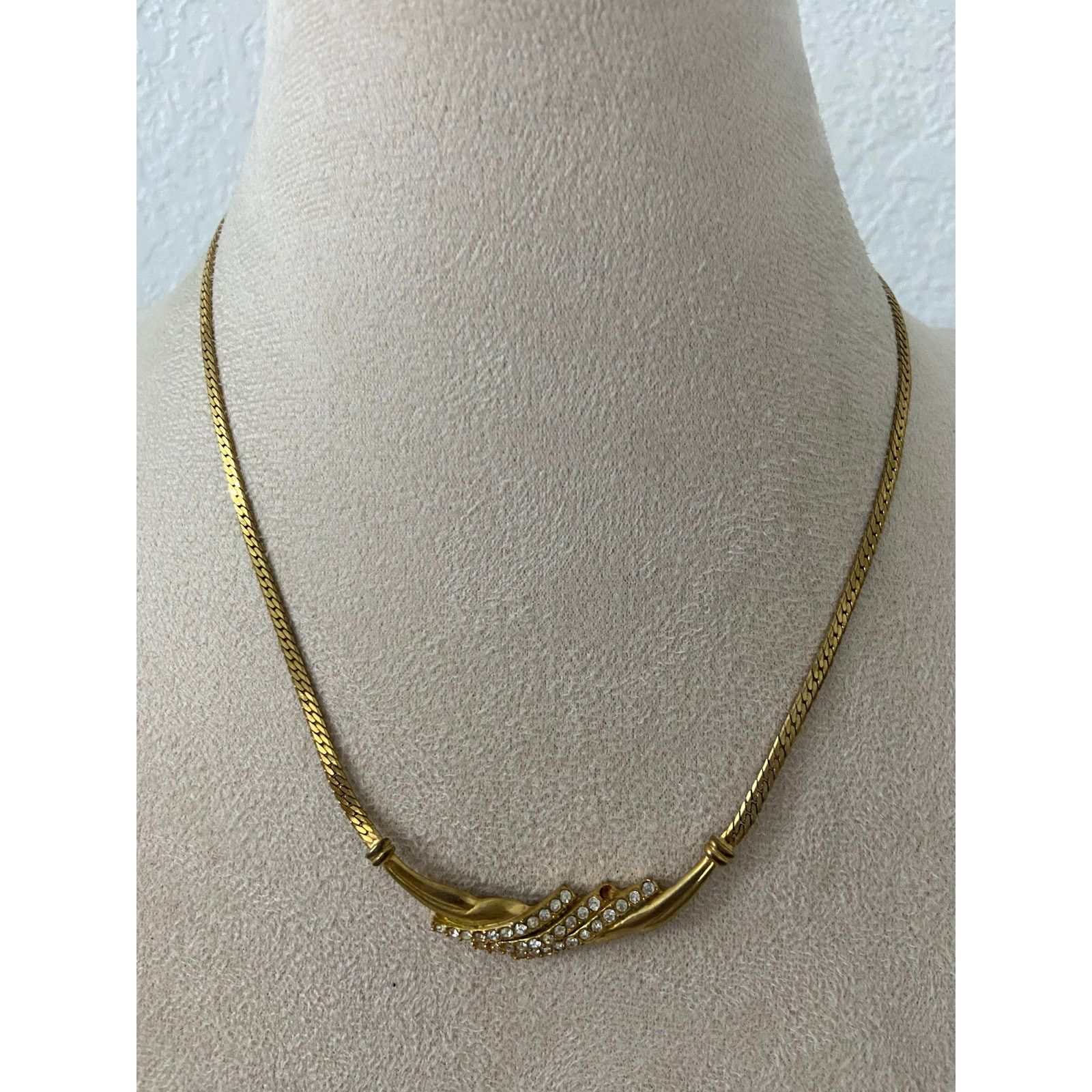 Vintage Vintage bib necklace with rhinestone gold tone Size ONE SIZE - 1 Thumbnail