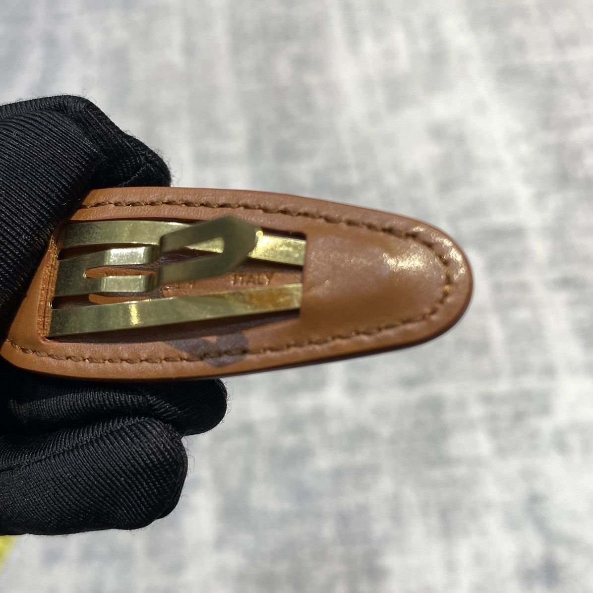 Celine CELINE Triomphe Snap Hair Clip In Calfskin TAN/GOLD Size ONE SIZE - 13 Thumbnail