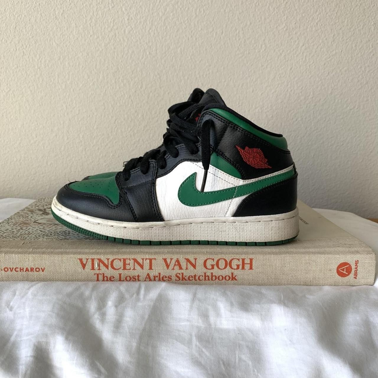 Nike Nike Air Jordan 1 pine green Boys 5.5 Women's 7 Size US 7 / IT 37 - 1 Thumbnail