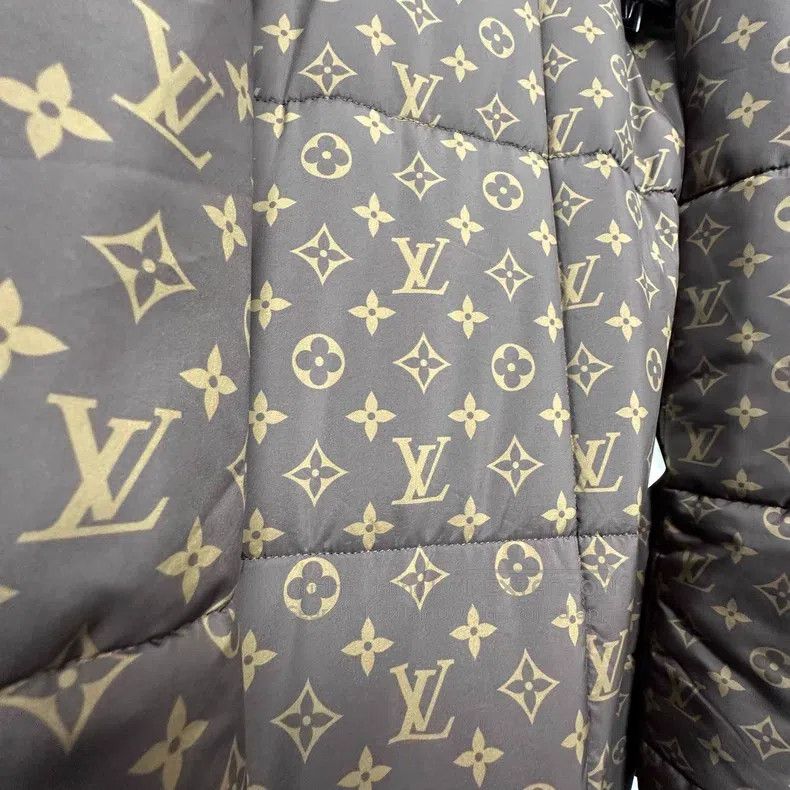 Louis Vuitton Louis Vuitton Hooded down jacket with full print of old fl Size XXS / US 00 / IT 34 - 5 Thumbnail