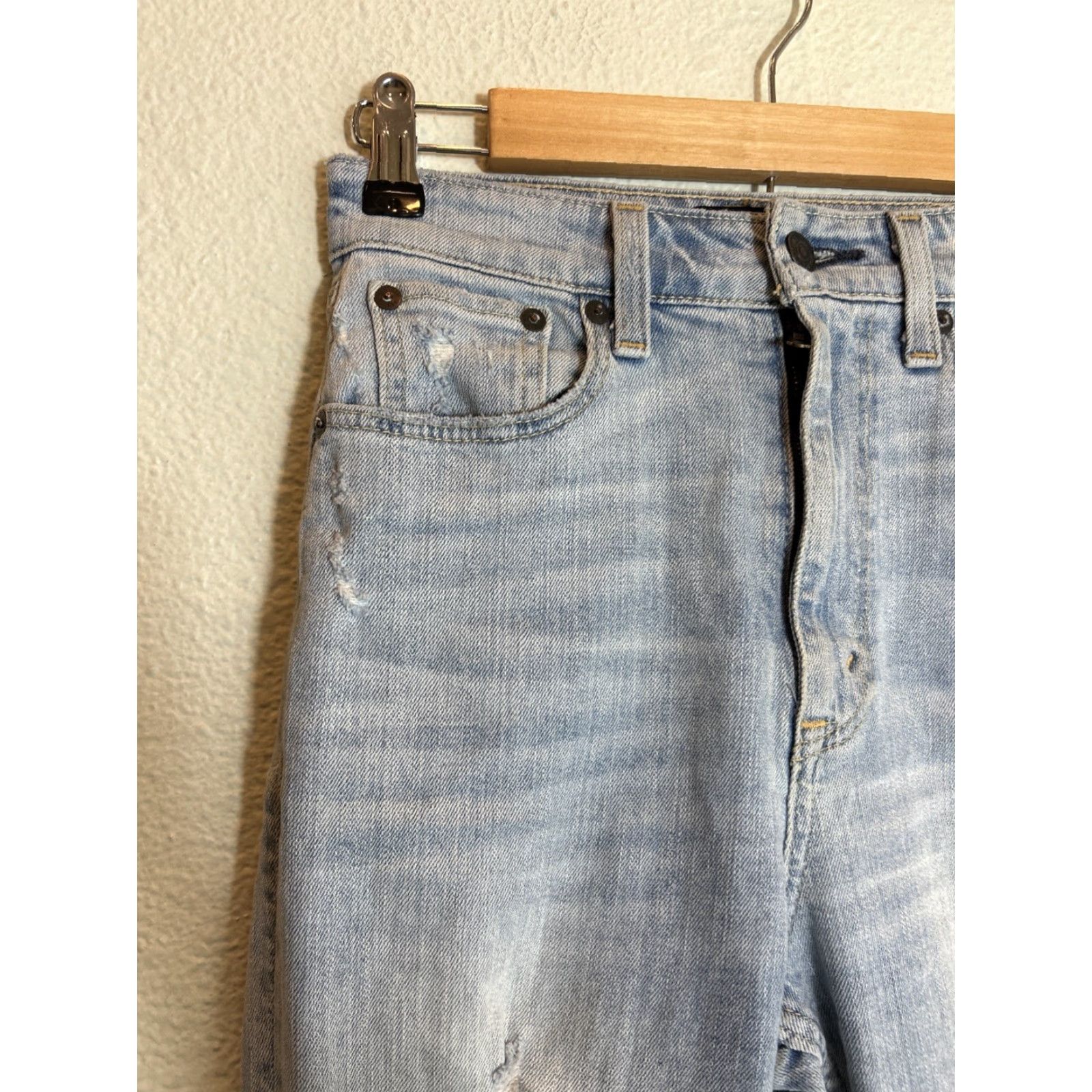 Abercrombie & Fitch Abercrombie & Fitch Jeans Women 0 Zoe Natural Rise Ankle Light Wash Distress Beige, Regular, 25 in Waist 27 in Inseam, Ankle, Womens Size ONE SIZE - 4 Thumbnail