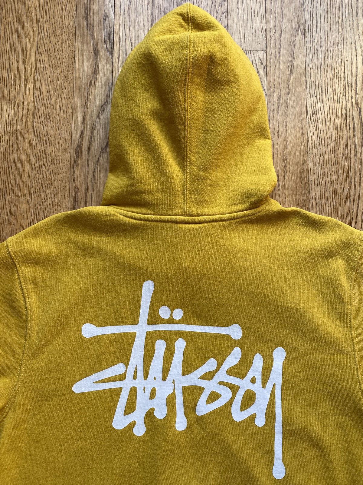 Stussy Stussy Yellow Basic Logo Hoodie Sz M Size US M / EU 48-50 / 2 - 4 Thumbnail