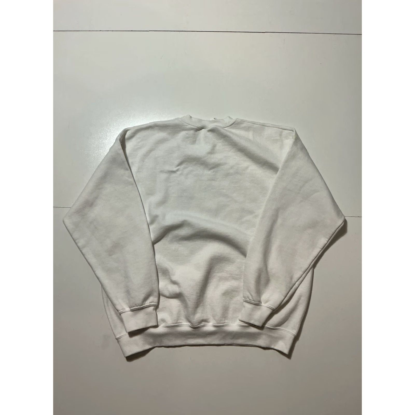 Gildan VINTAGE Chromatics Shadow Take Me Down With You Last Time Johnny Jewel Sweatshirt XL Unisex Adults White Pullover Fleece Sweatshirt Pink Accent? Size US XL / EU 56 / 4 - 2 Thumbnail