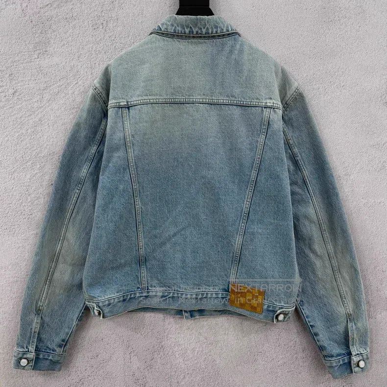 Louis Vuitton Louis Vuitton Light Blue Pocket Large Logo Denim Jacket Size US L / EU 52-54 / 3 - 2 Thumbnail