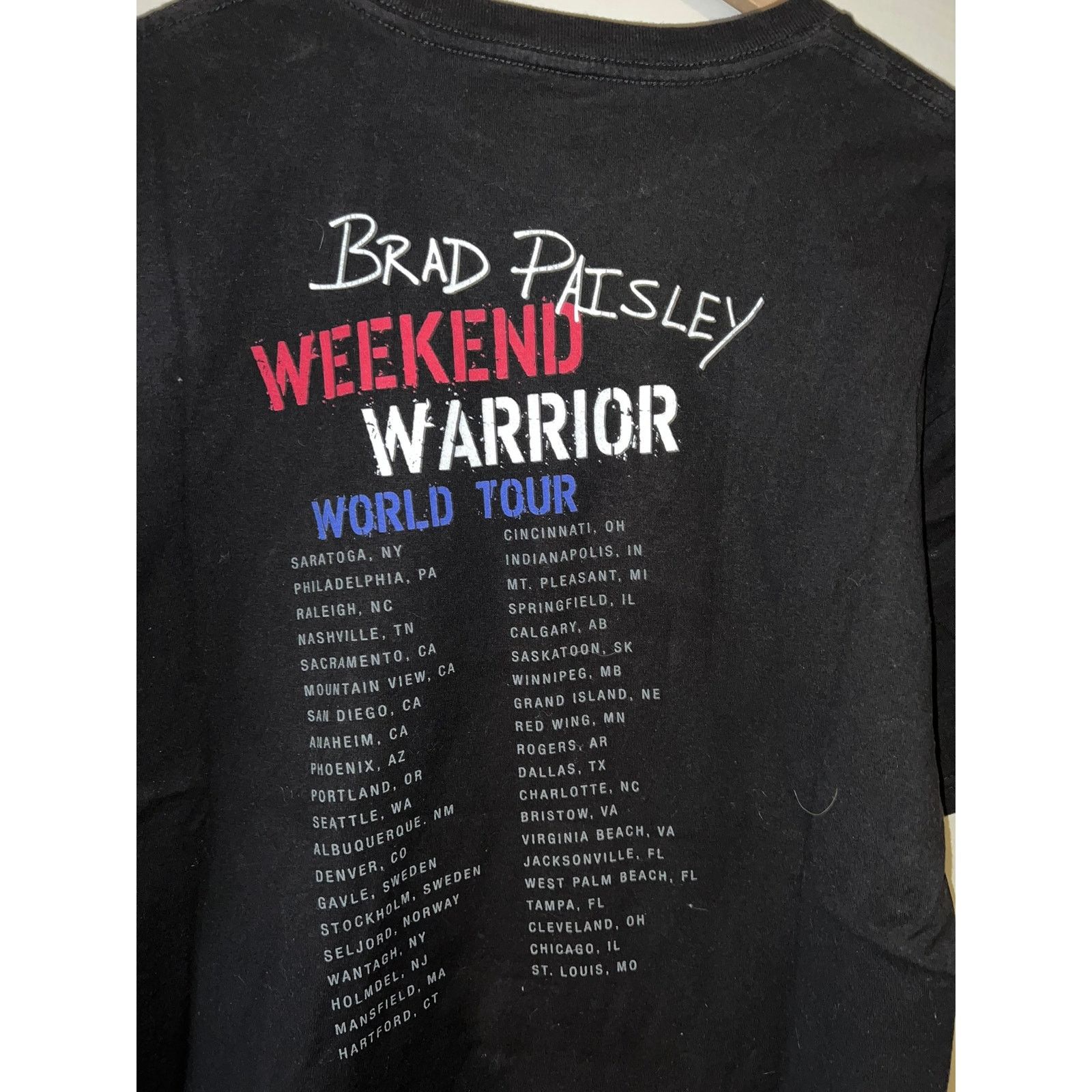 Tultex 2017 Brad Paisley Weekend Warrior World Tour Black Shirt L Size US L / EU 52-54 / 3 - 6 Thumbnail