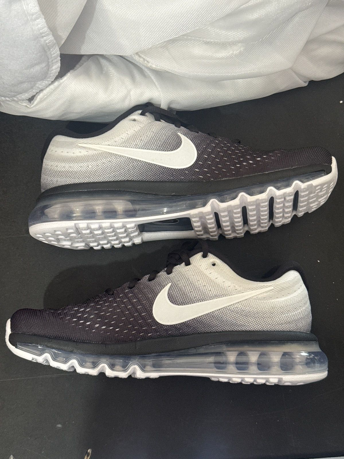 Nike Nike Air Max 2017 Size US 8.5 / EU 41-42 - 2 Thumbnail