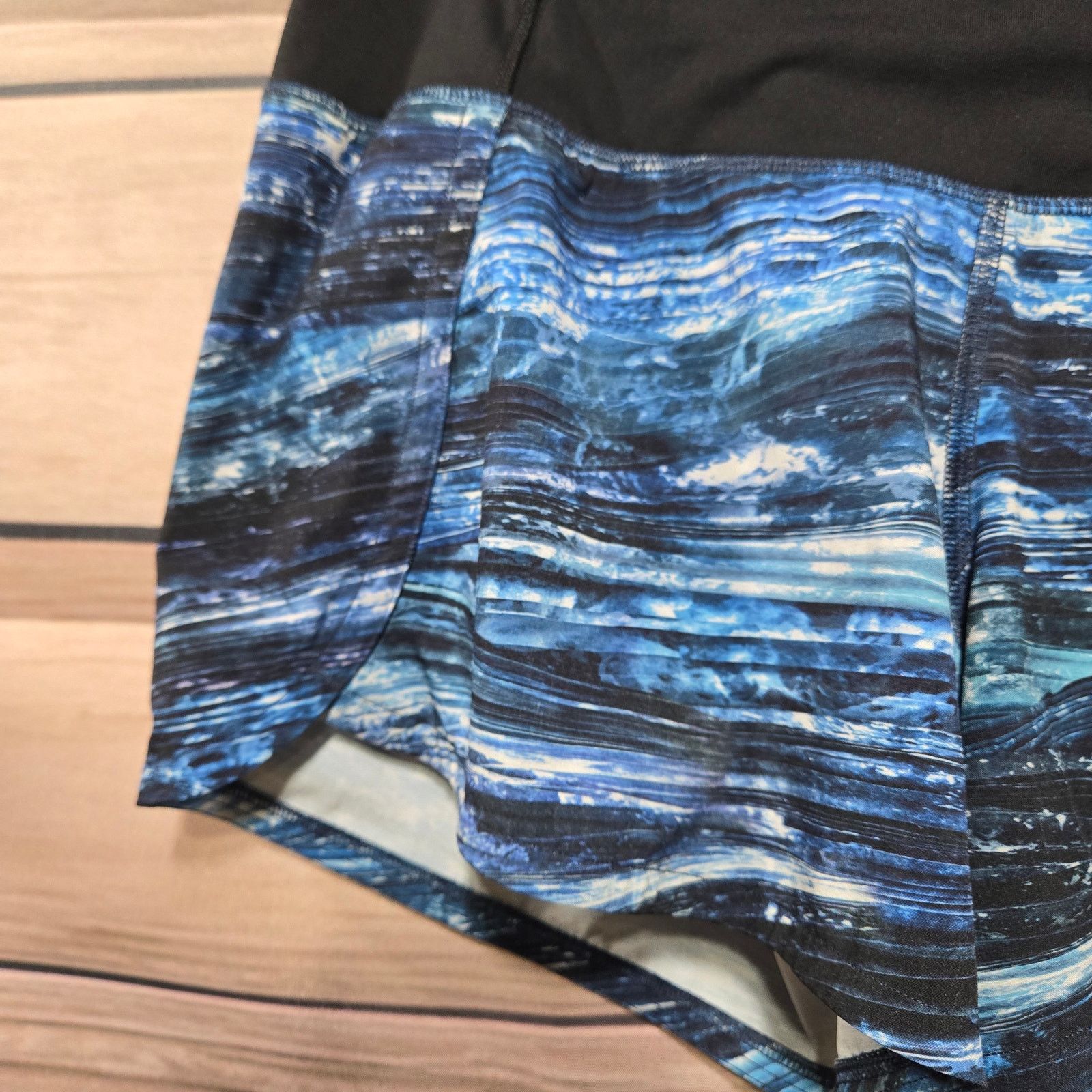 Lululemon Lululemon Shorelines Run Times 4 Inch Shorts Size 4 Size 27" / US 4 / IT 40 - 6 Thumbnail