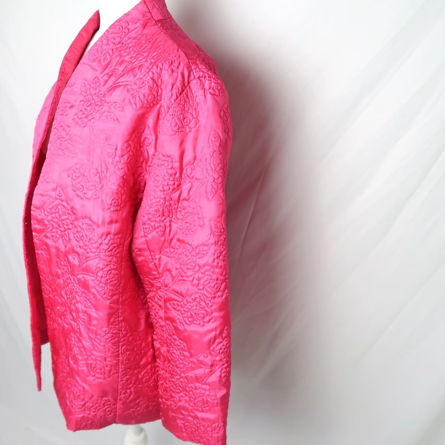 Vintage VINTAGE Liz Baker hot pink satin floral quilt embroidered jacket L Women's Size L / US 10 / IT 46 - 4 Thumbnail