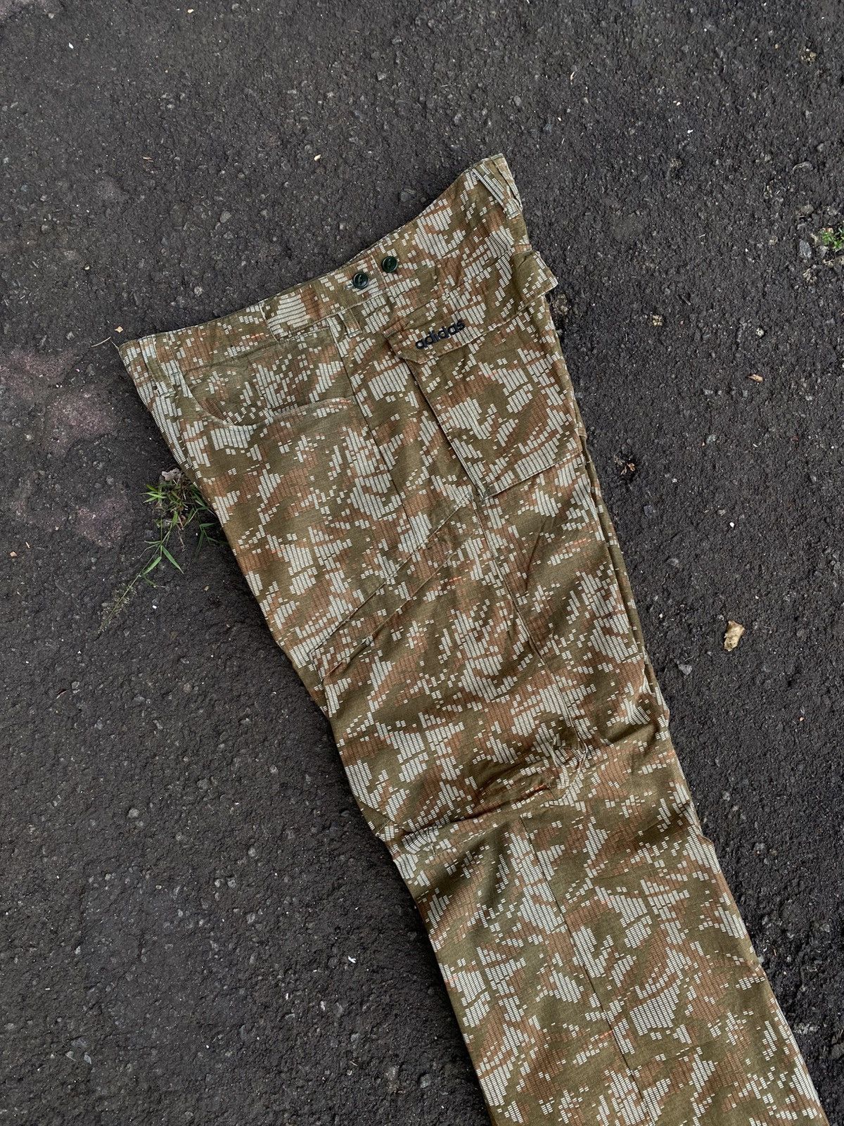 Adidas 00s Vintage Adidas Digital Camouflage Cargo Pant Size US 32 / EU 48 - 9 Thumbnail