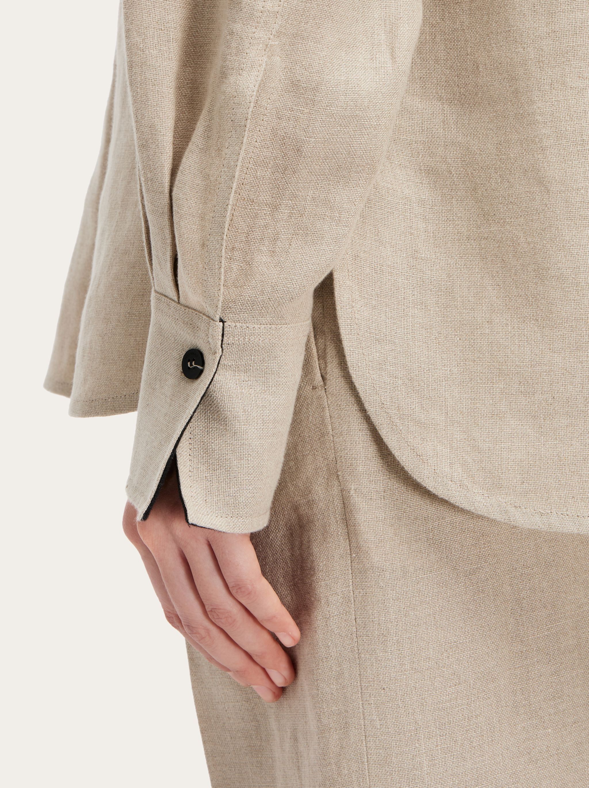 Salvatore Ferragamo o1s1rm0126 Tunic Shirt in Sand Beige/Black Size S / US 4 / IT 40 - 8 Thumbnail