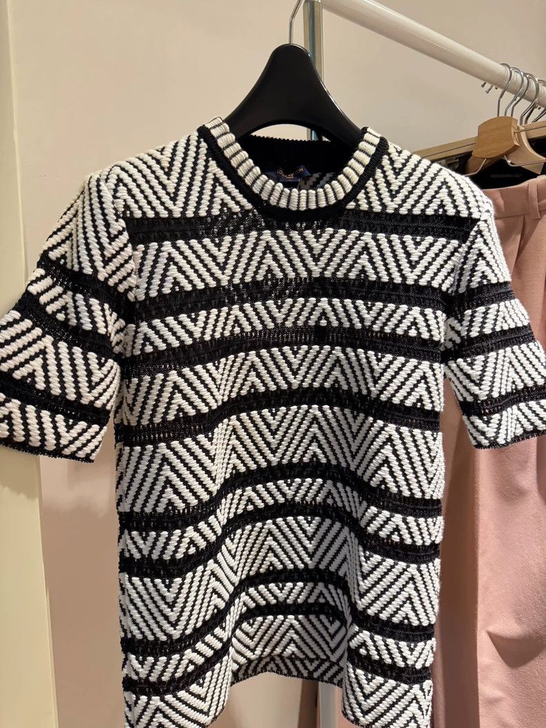 Louis Vuitton Louis Vuitton Knitted v-cut striped short sleeves Size US M / EU 48-50 / 2 - 2 Thumbnail