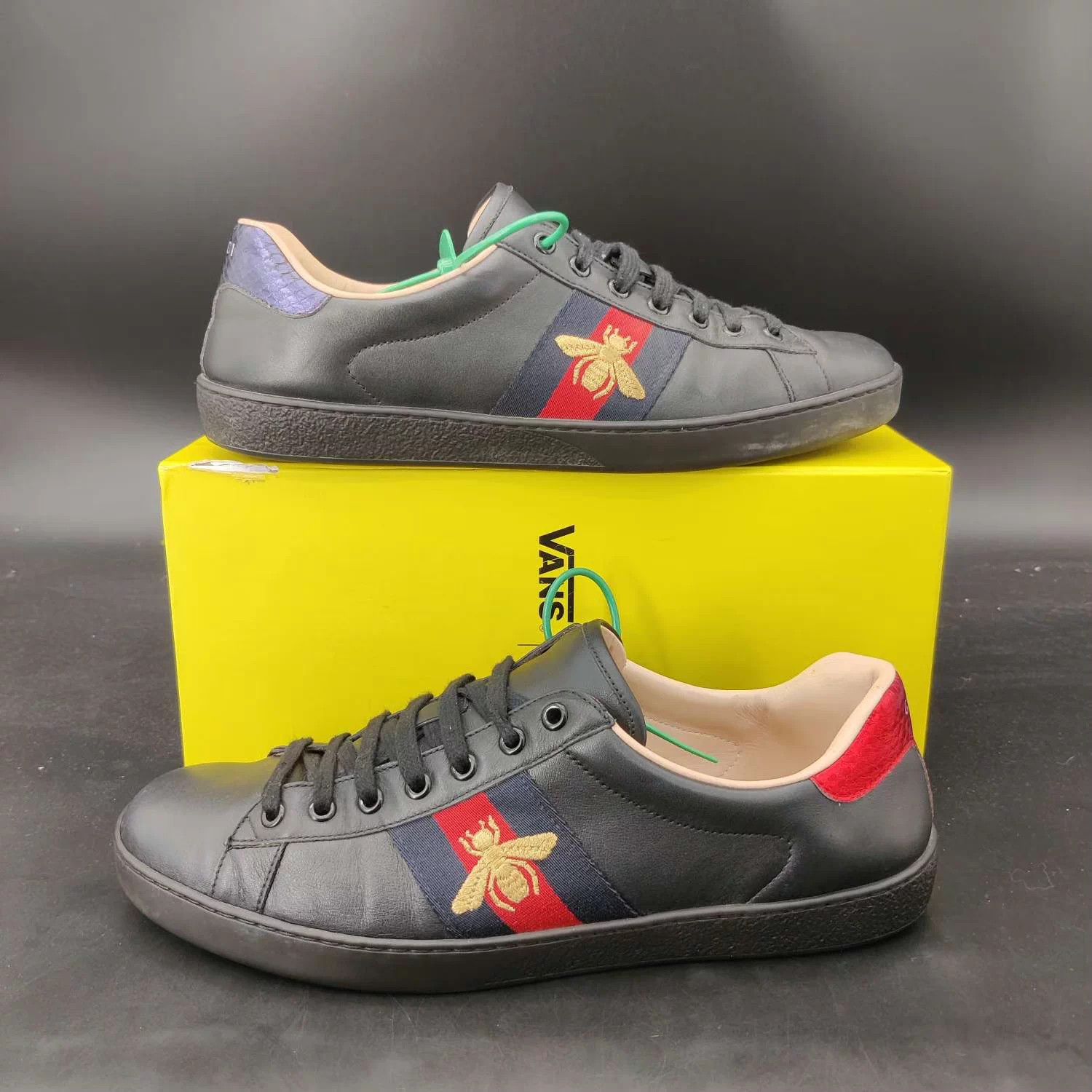 Gucci Gucci Ace Black Embroidered Bee 9.5 Like New Size US 9.5 / EU 42-43 - 2 Thumbnail