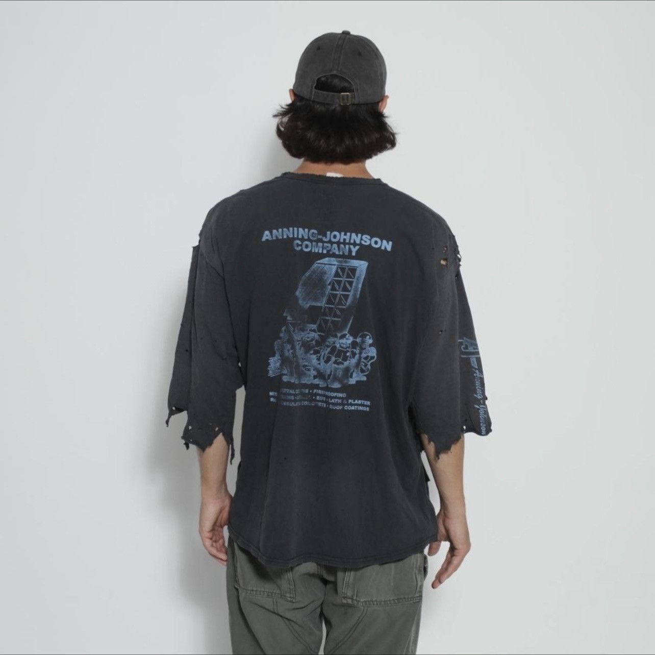 Vintage BLACK TRASHED AND DISTRESSED VINTAGE CONSTRUCTION SHIRT// Size US XL / EU 56 / 4 - 5 Thumbnail