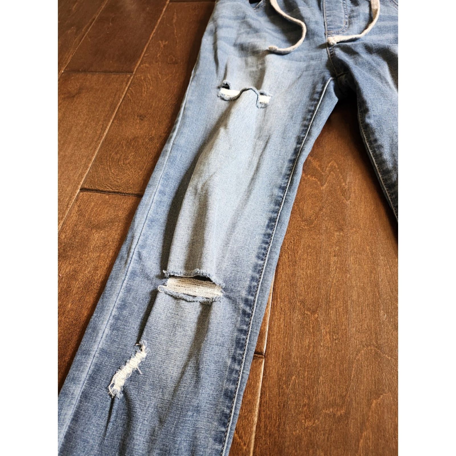 Fashion Nova VINTAGE? No. Fashion Nova Jogger Jeans Medium Blue Wash 7 Womens Jeans High Rise Distressed Elastic Waist Pull on Cotton Blend Denim Size 28" / US 6 / IT 42 - 6 Thumbnail