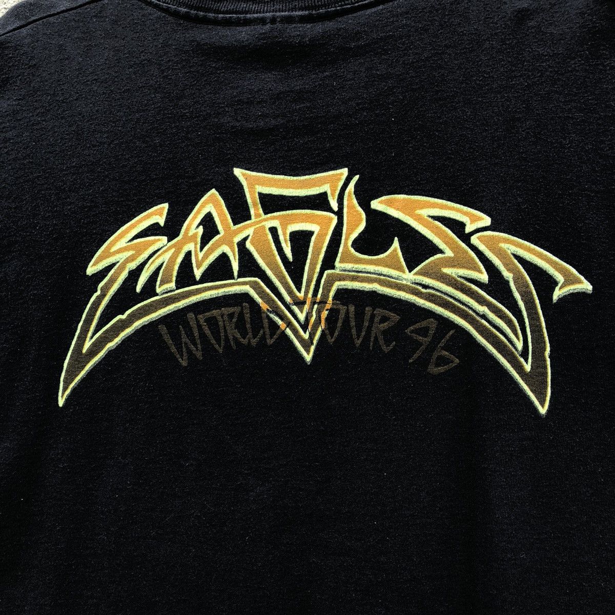 Band Tees Vintage Hell Freezes Over World Tour 96 t-shirt Size US L / EU 52-54 / 3 - 7 Thumbnail