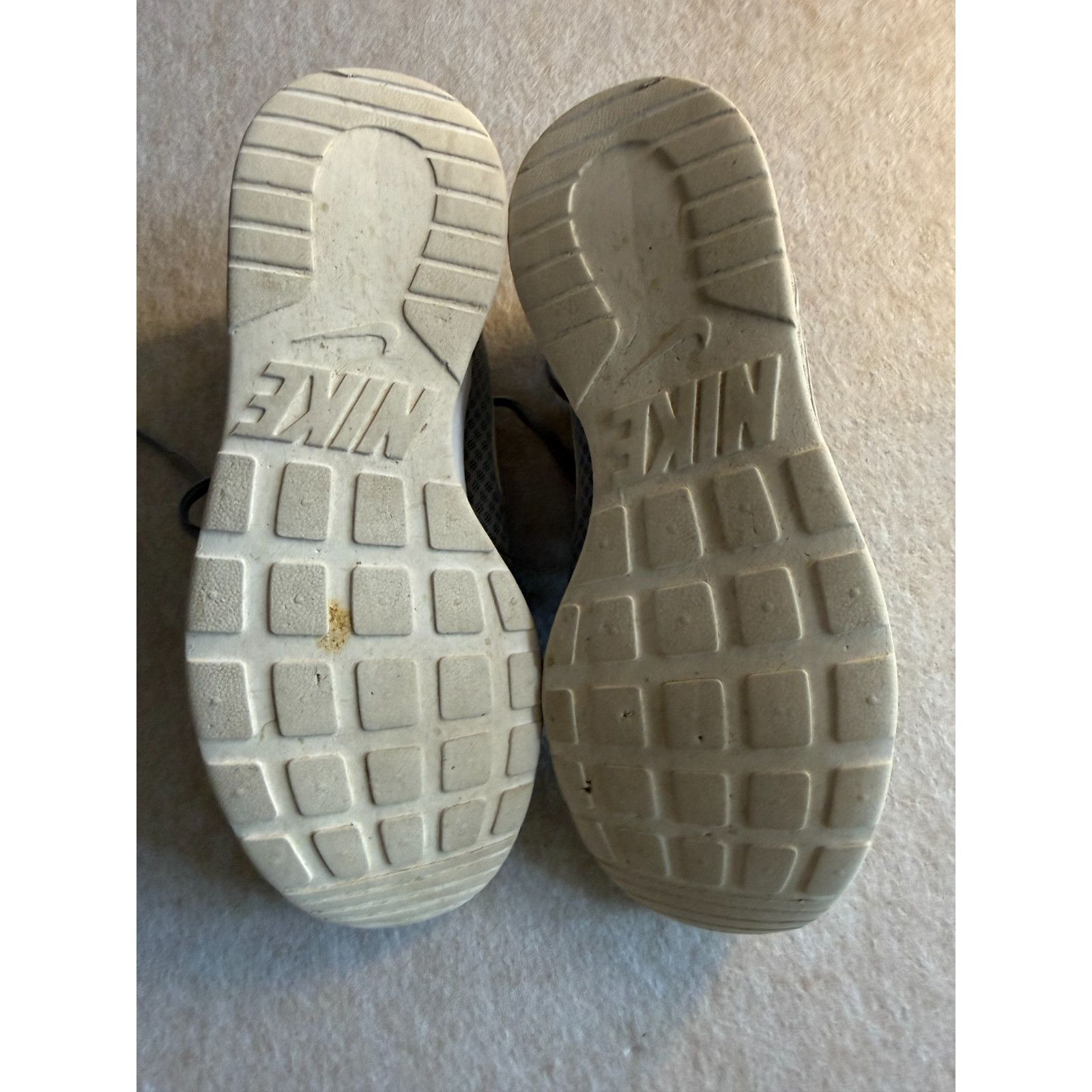 Nike Nike Women’s Running Shoes Gray Mesh Sneakers Size 9.5 Ligh Size US 9.5 / IT 39.5 - 4 Thumbnail