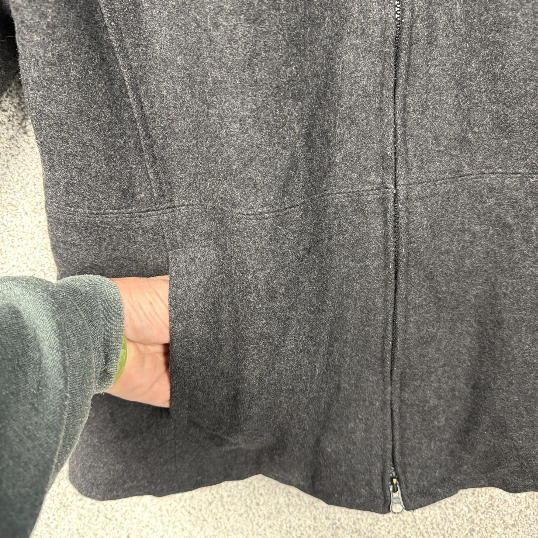 Gap VINTAGE Gap Jacket Mens Large Gray Wool Hooded Parka Full Zip Quilted Lined Padded Pockets 00s Size US L / EU 52-54 / 3 - 4 Thumbnail