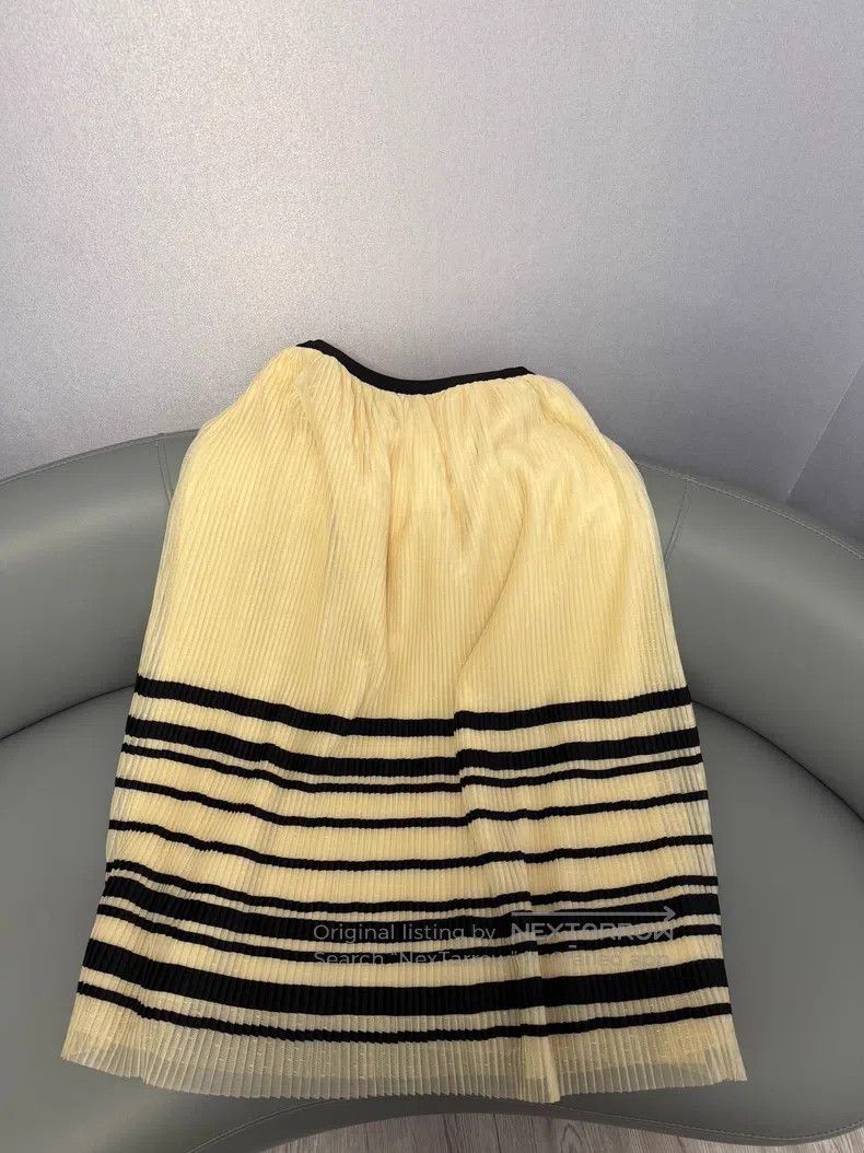 Valentino Valentino Skirt Size S / US 4 / IT 40 - 1 Thumbnail