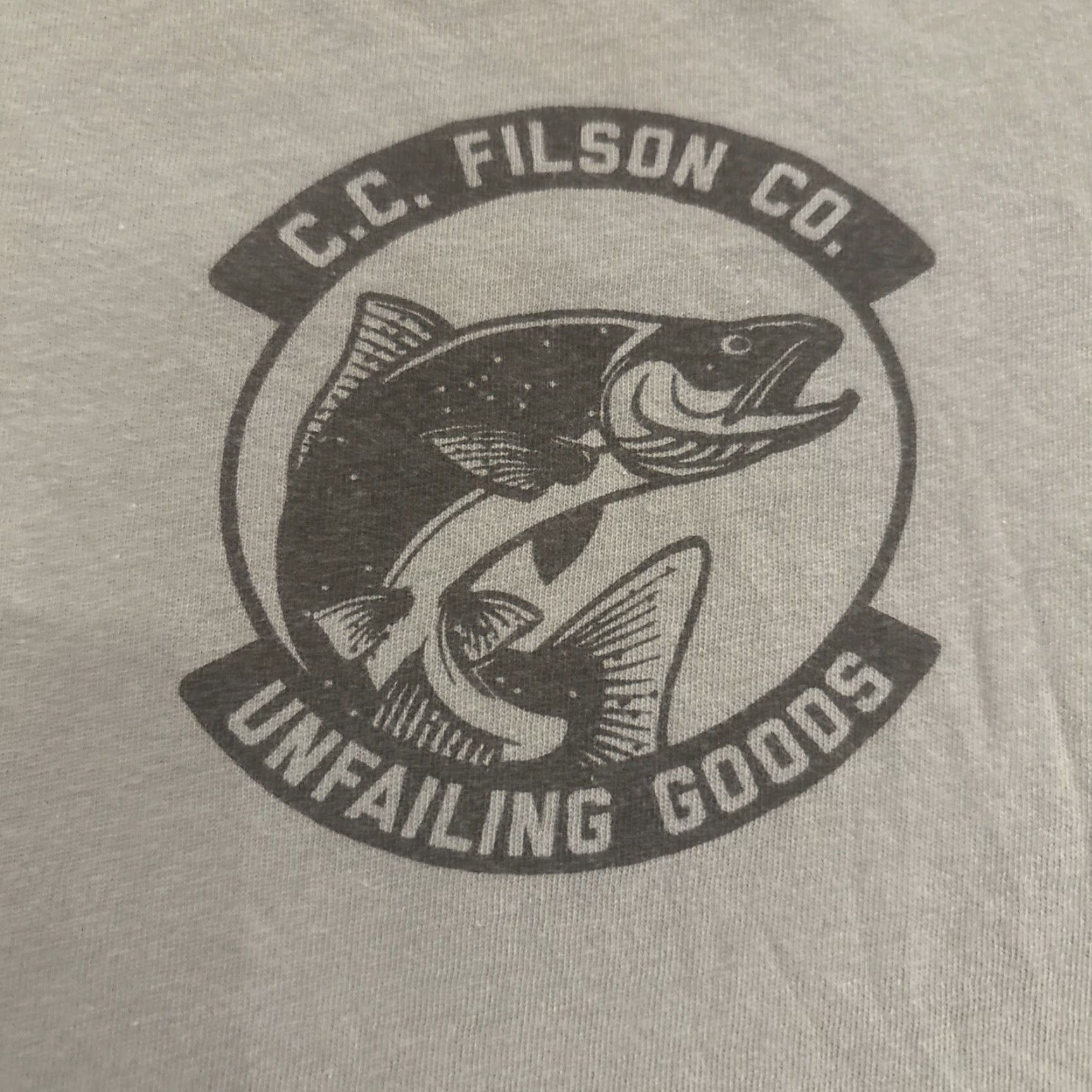 Filson Filson T Shirt Alaskan Outdoors Fish Green XS EUC Men Shirt XS Green Fish VINTAGE? Size US XS / EU 42 / 0 - 2 Thumbnail