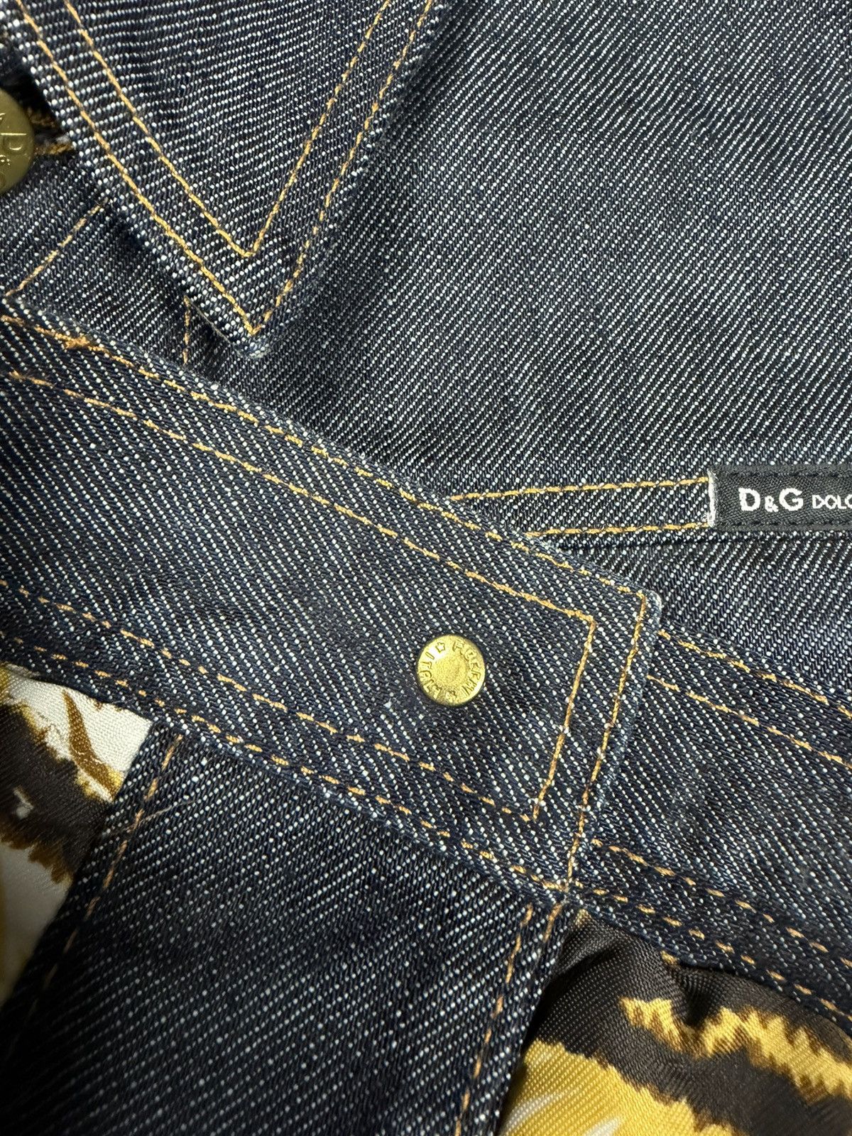 Dolce & Gabbana 2000s Dolce & Gabbana Hybrid Denim & Tiger Print Jacket Size XS / US 0-2 / IT 36-38 - 12 Thumbnail