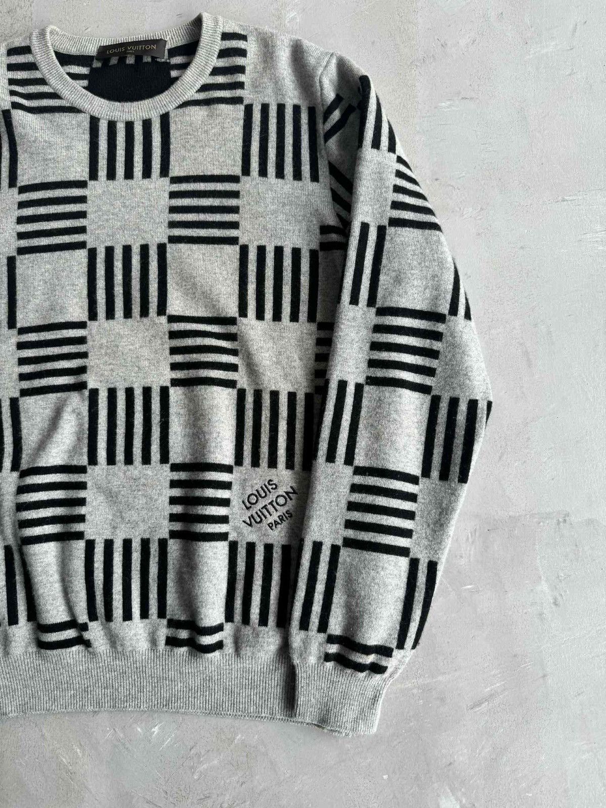 Louis Vuitton Louis Vuitton - Distorted Damier Crewneck Size US XL / EU 56 / 4 - 3 Thumbnail