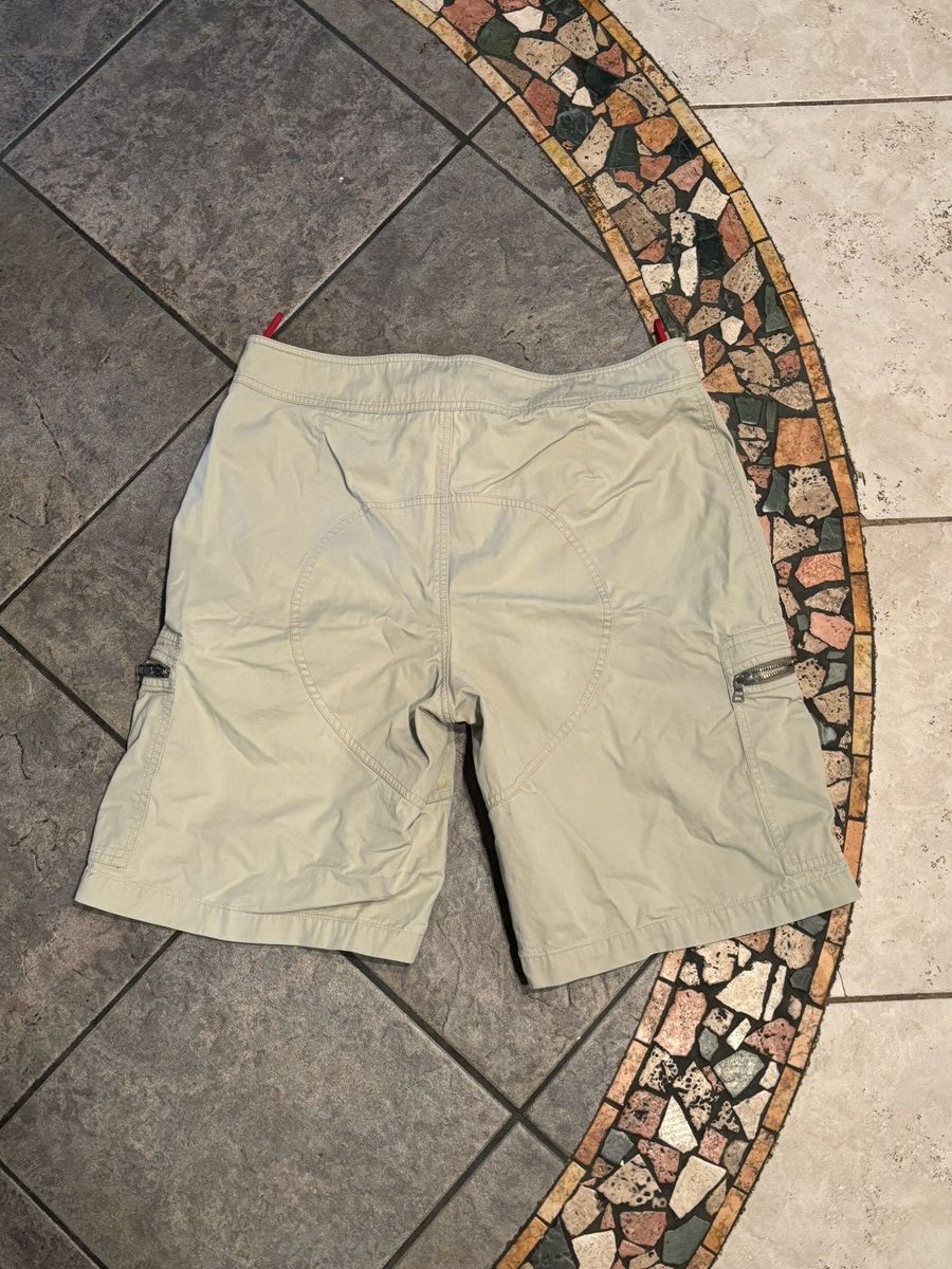 Prada Prada Beige Designer Shorts Size 32 Barely Worn Size US 32 / EU 48 - 2 Thumbnail