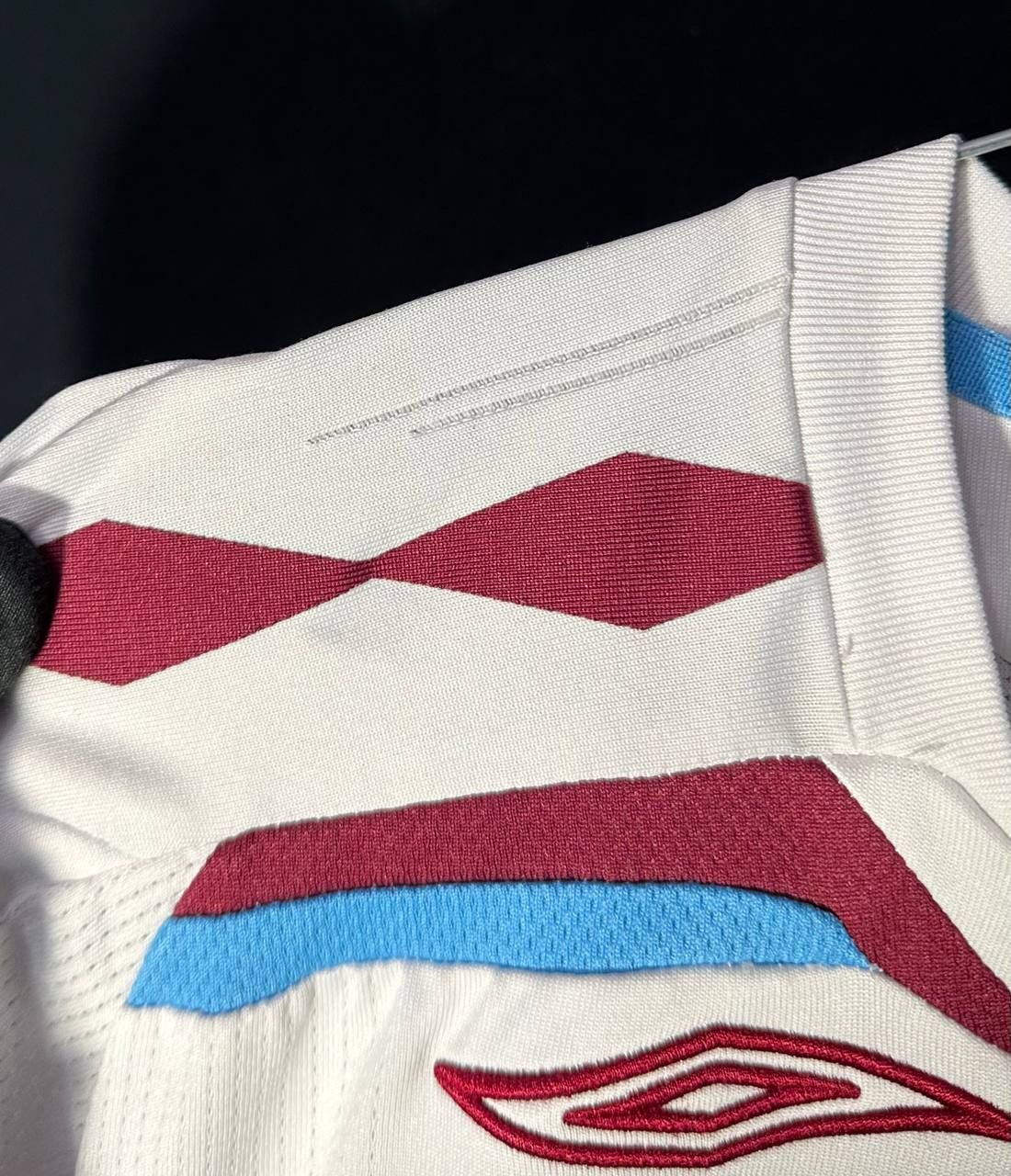 Umbro Umbro West Ham United 2007 2008 Home NOBLE football Jersey Size US L / EU 52-54 / 3 - 4 Thumbnail