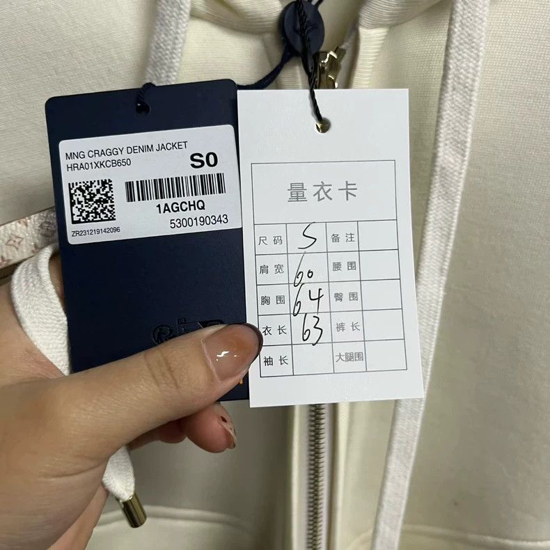 Louis Vuitton Louis Vuitton 25 new beige hooded drawstring zip drop shou Size US S / EU 44-46 / 1 - 4 Thumbnail