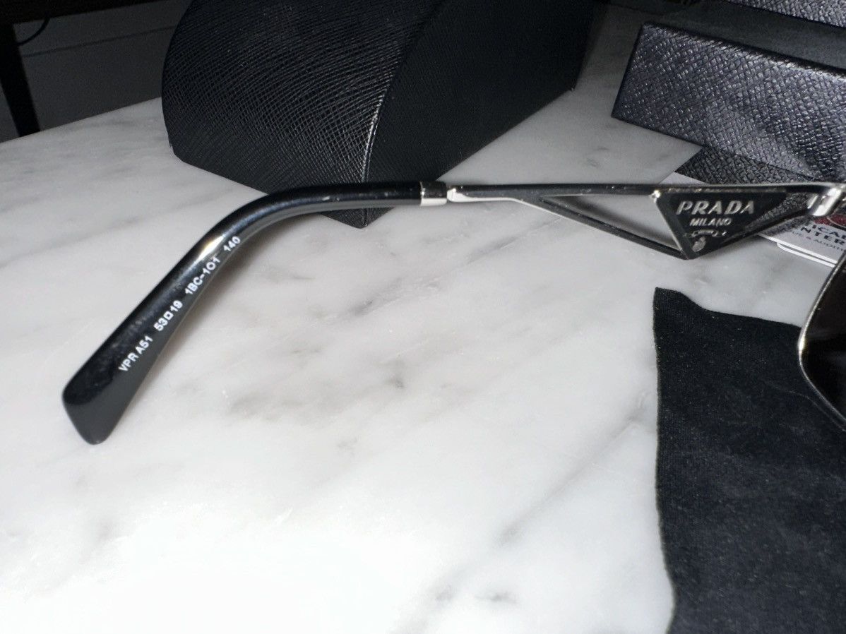 Prada NEVER WORN PRADA SUNGLASSES SILVER WITH BLACK GLASSES UNISEX Size ONE SIZE - 7 Thumbnail