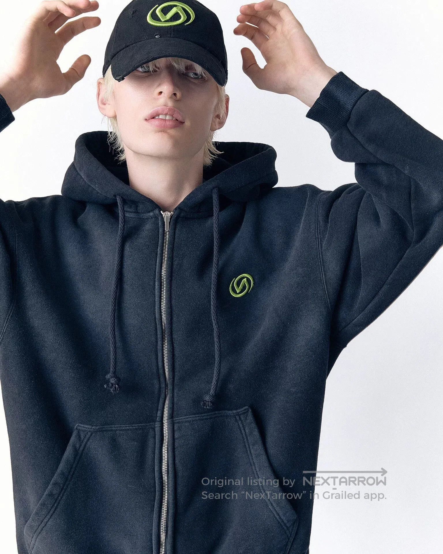 Vuja De black sunfaded chiral hoodie in supima cotton. Size US S / EU 44-46 / 1 - 2 Thumbnail