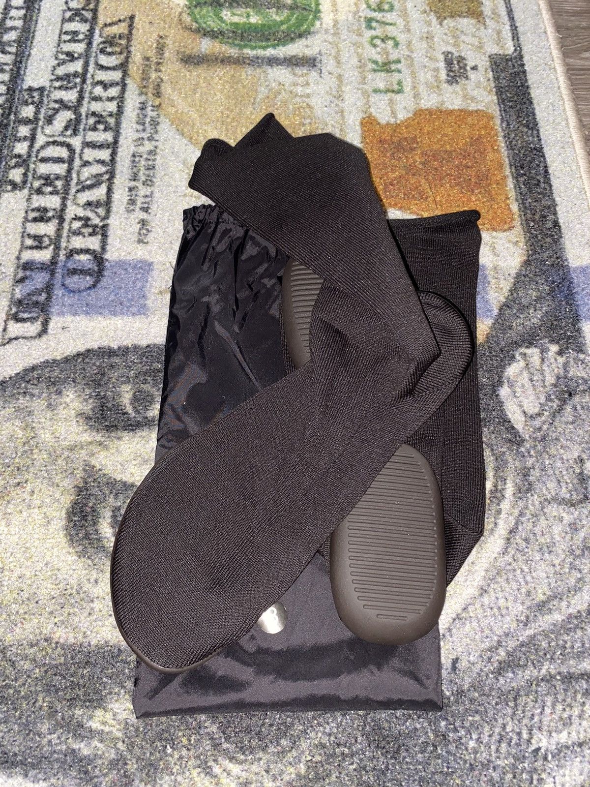 Yeezy Pods Black (SIZE 3) 11 13 MENS