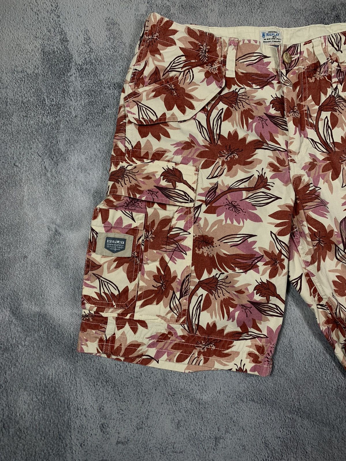 Vintage Vintage Y2K style Replay cargo shorts Japanese serf size 30 Size US 30 / EU 46 - 2 Thumbnail