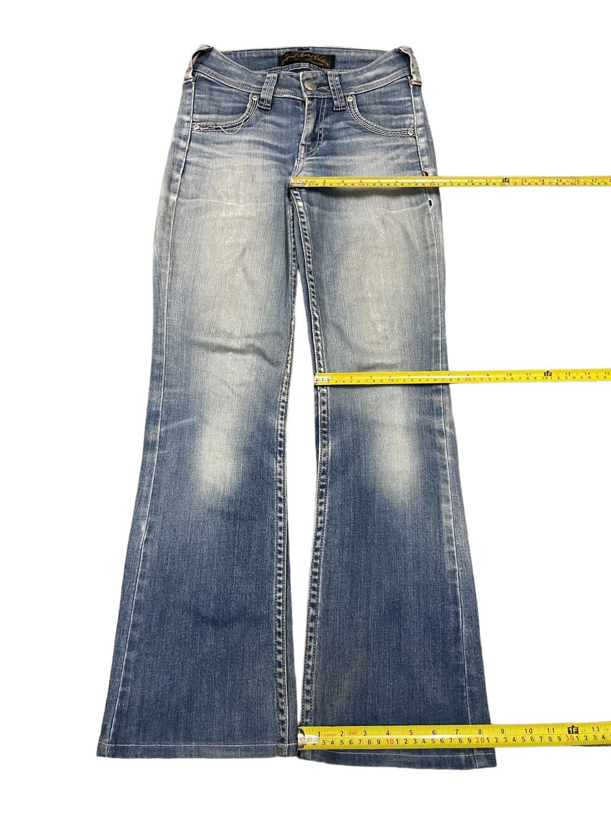 Levi's Vintage Levi’s Womenswear Low Rise Blue Wash Flare Jeans Size 25" / US 0 / IT 36 - 18 Thumbnail