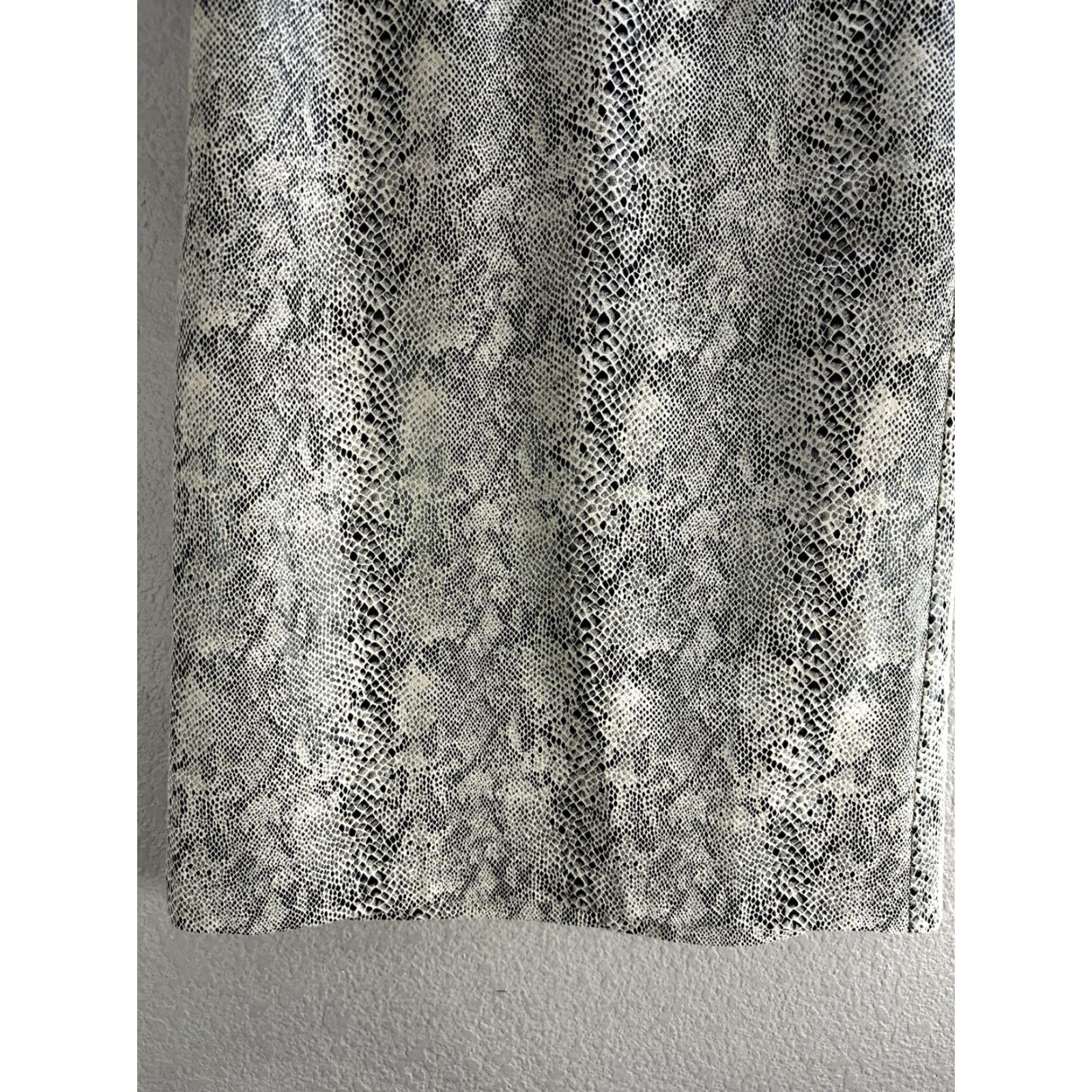 Skin Skies are Blue Women's Skirt Knee Length Gray Snake Print A-Line Lined Sz S Polyester Zip Knotted Size 28" / US 6 / IT 42 - 5 Thumbnail