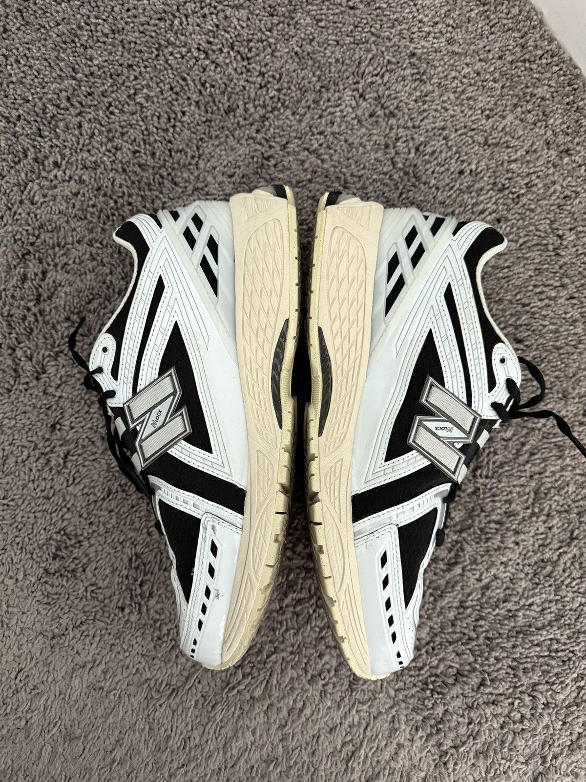 New Balance New Balance 1906R Black and White Size US 11 / EU 44 - 6 Thumbnail