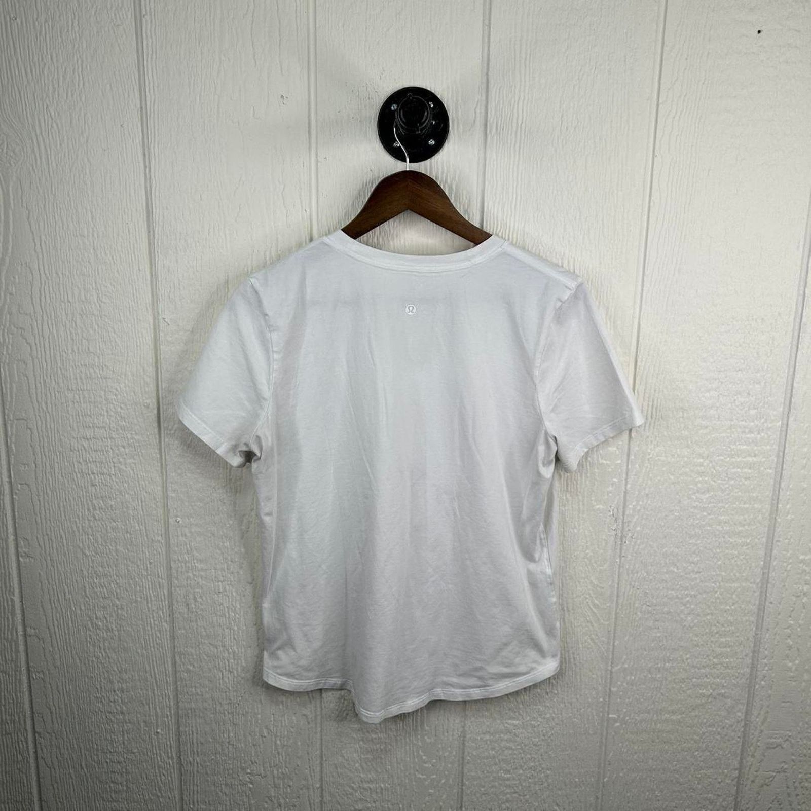 Lululemon Modern White Lululemon V-neck Workout Athletic Tee Size 10 Size L / US 10 / IT 46 - 3 Thumbnail