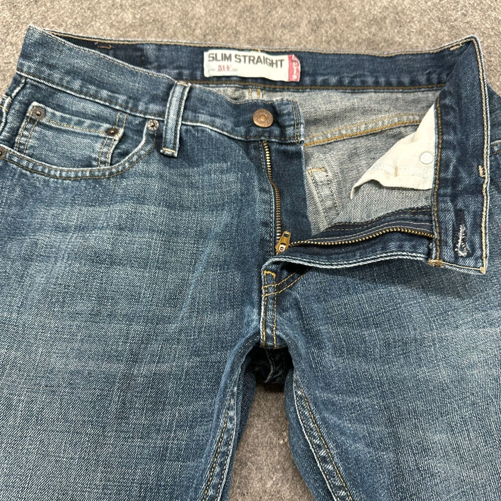 Levi's Levi's 514 Jeans Men 30x30 Blue Slim Straight Distressed Dark Wash Cotton 5-Pocket Denim Regular Waist 30in 30in Inseam Size US 30 / EU 46 - 2 Thumbnail