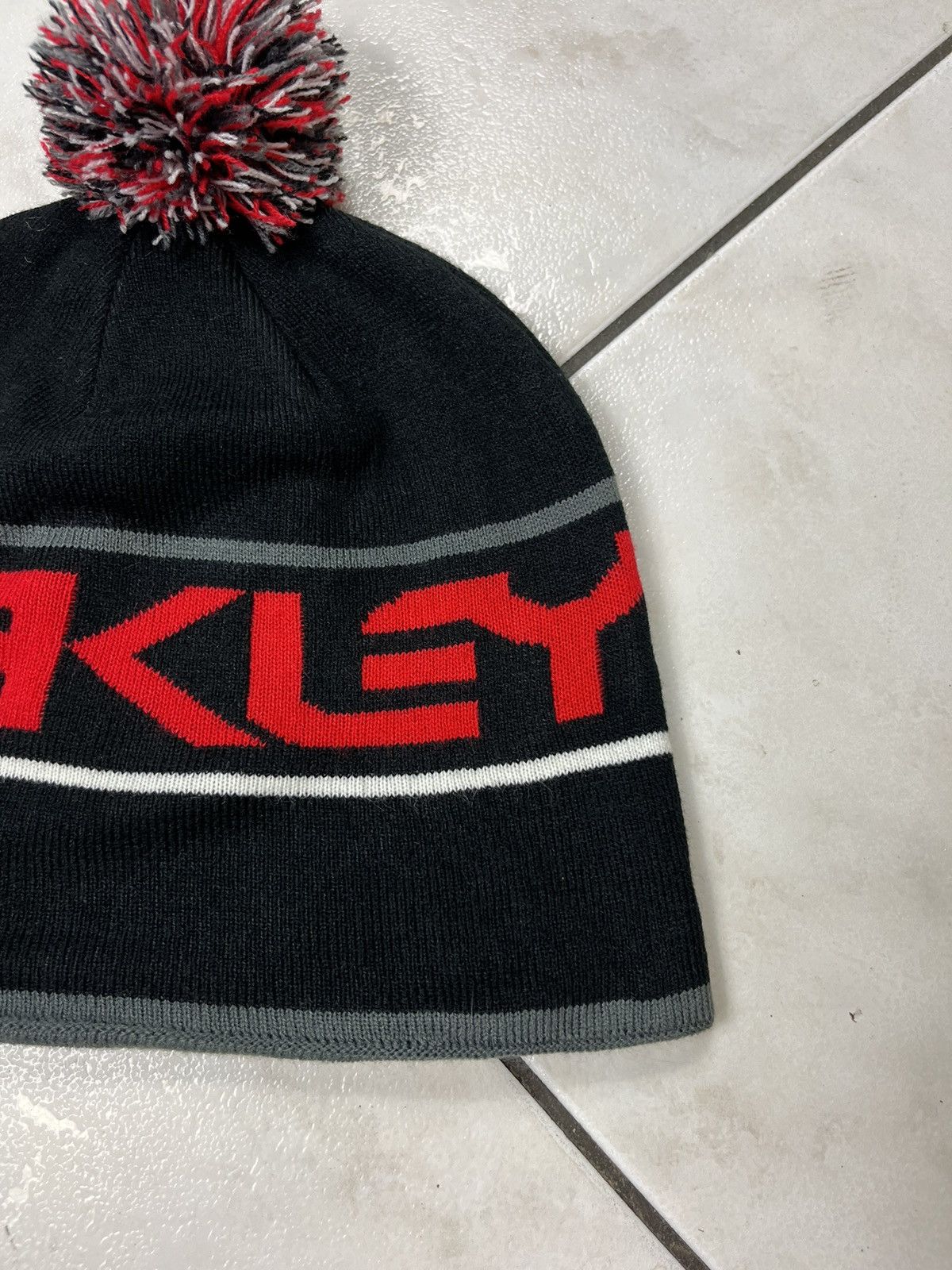 Oakley × Vintage Vintage Oakley archive y2k winter beanie hat pompom big logo Size ONE SIZE - 5 Thumbnail