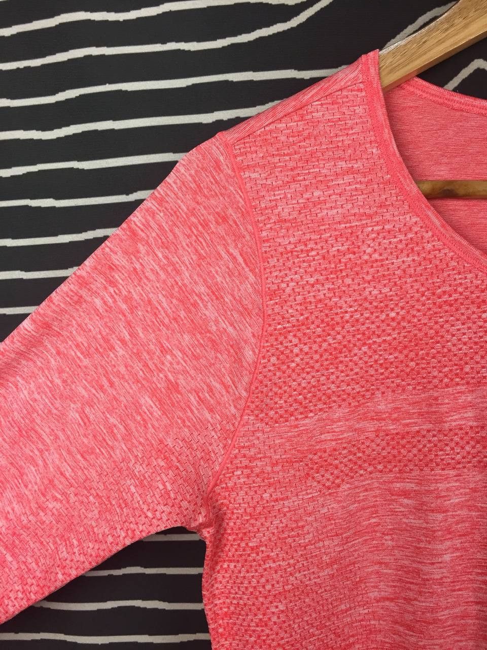Nike Nike Women's Dri-FIT Knit Seamless Running Top Pink Coral Size L / US 10 / IT 46 - 4 Thumbnail
