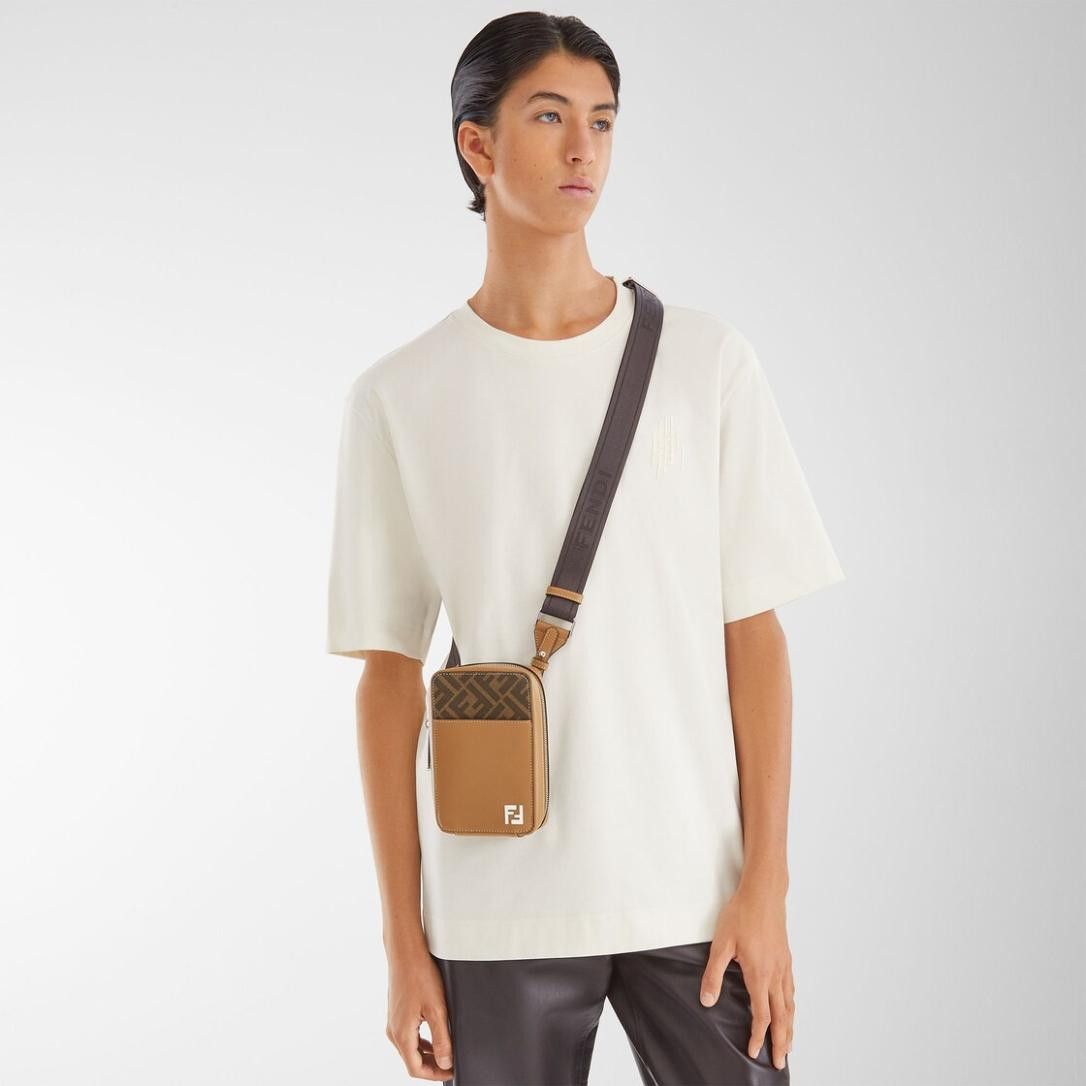 Fendi o1loc1c0824 T-Shirt in White Size US XS / EU 42 / 0 - 4 Thumbnail