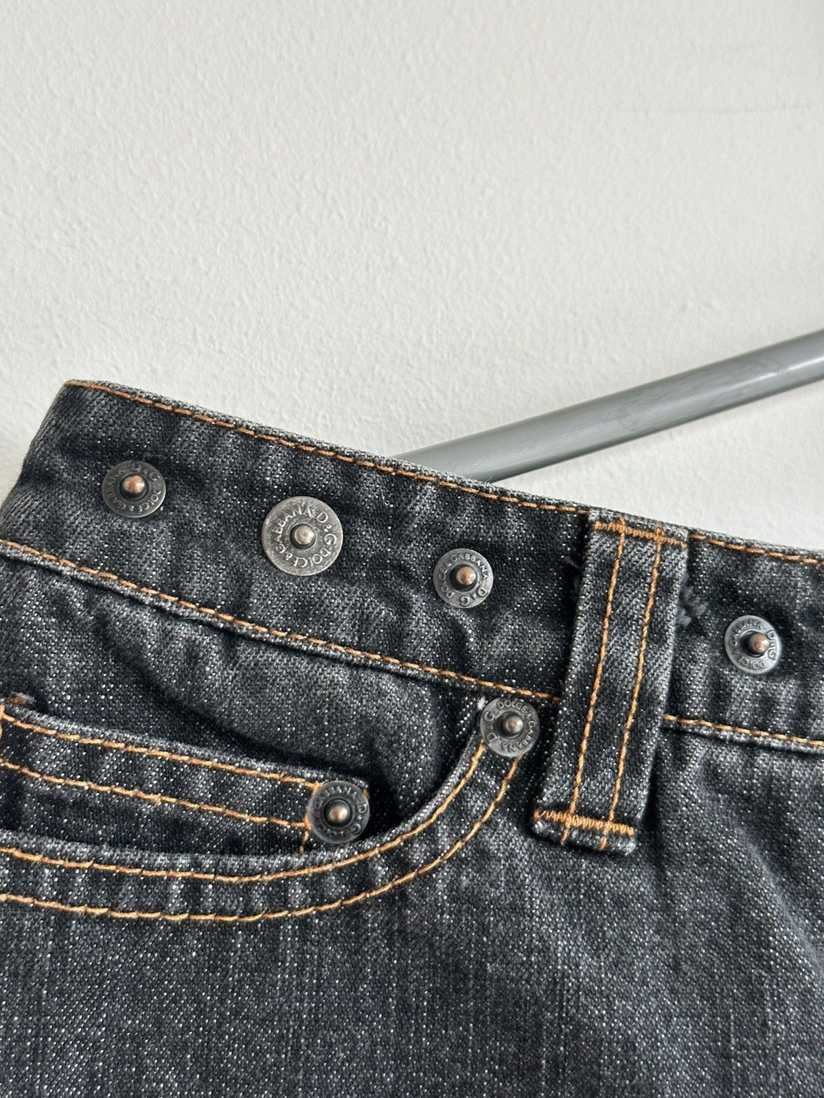 Dolce & Gabbana VTG Dolce & Gabbana Denim Pockets Mini Skirt Black Size 30 Size 30" / US 8 / IT 44 - 5 Thumbnail