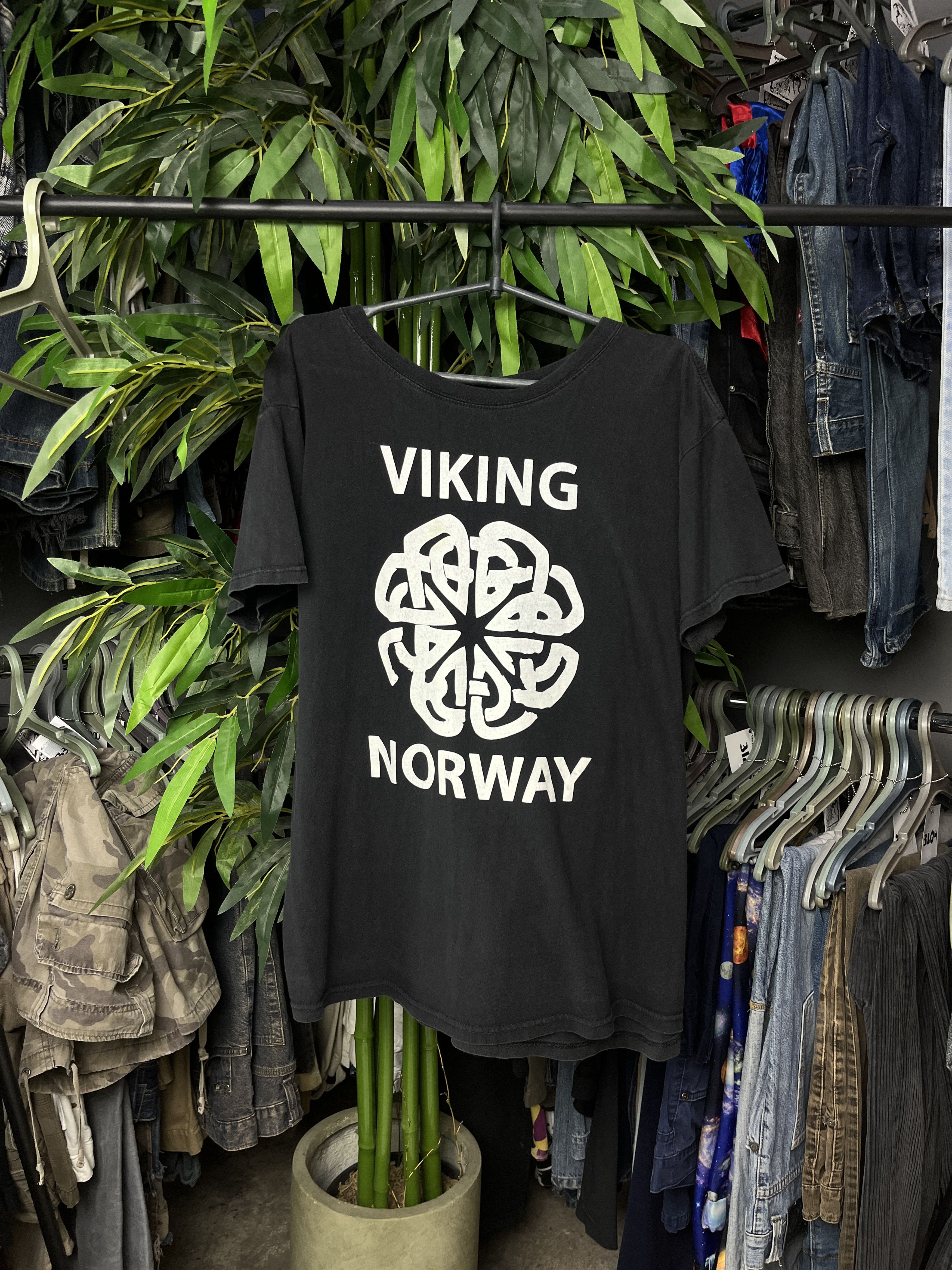 Vintage 1990s VINTAGE "VIKING LAWS" GRAPHIC FADED TEE - 840 Size US L / EU 52-54 / 3 - 1 Thumbnail