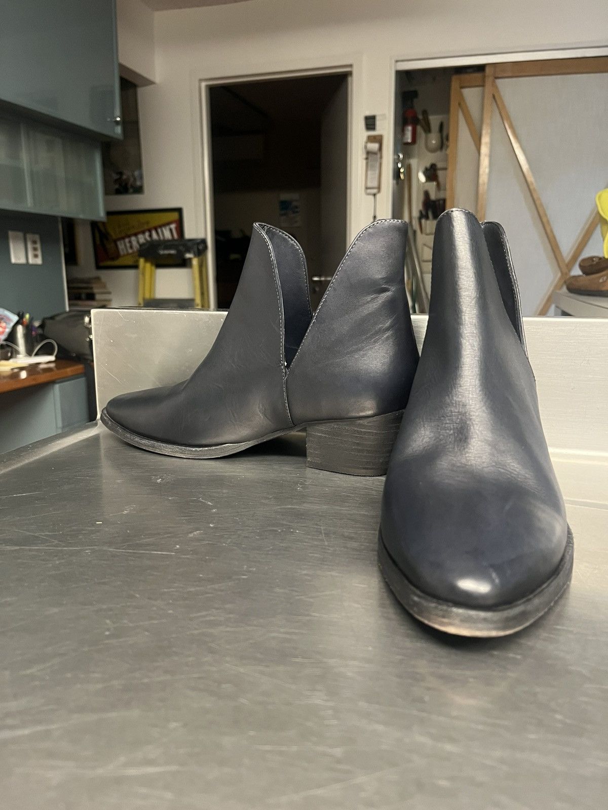 Free People Free People Charm Double V Leather Ankle Boots Size 38 Size US 7 / IT 37 - 6 Thumbnail