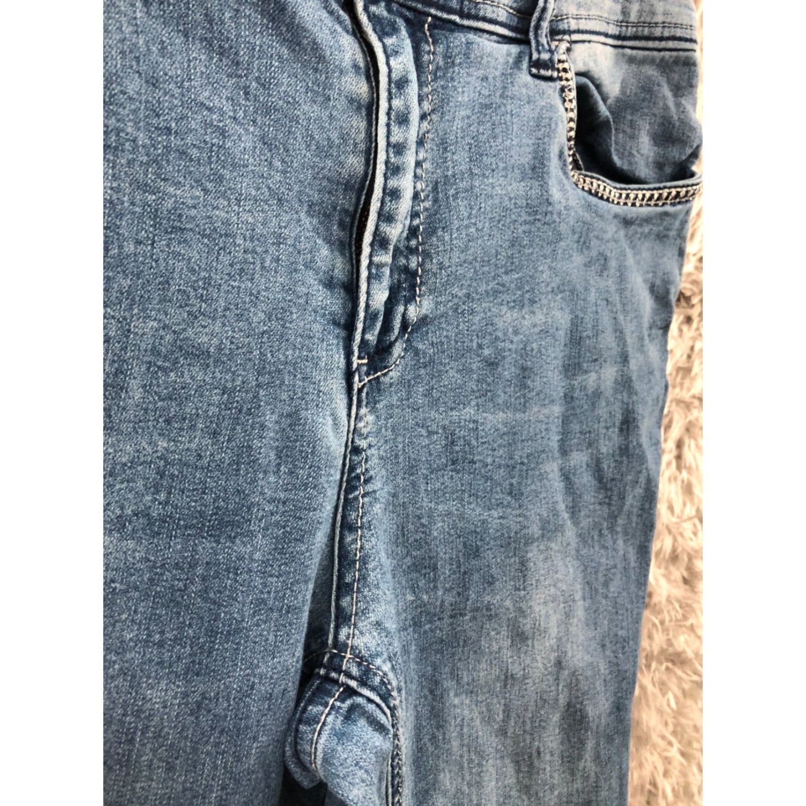 Vintage Christopher & Banks Crop Jeans Size 12 Womens Medium Wash Blue Jeans Crop Style 5-Pocket Regular Rise Belt Loops Denim Cotton Size 34" / US 12 / IT 48 - 6 Thumbnail