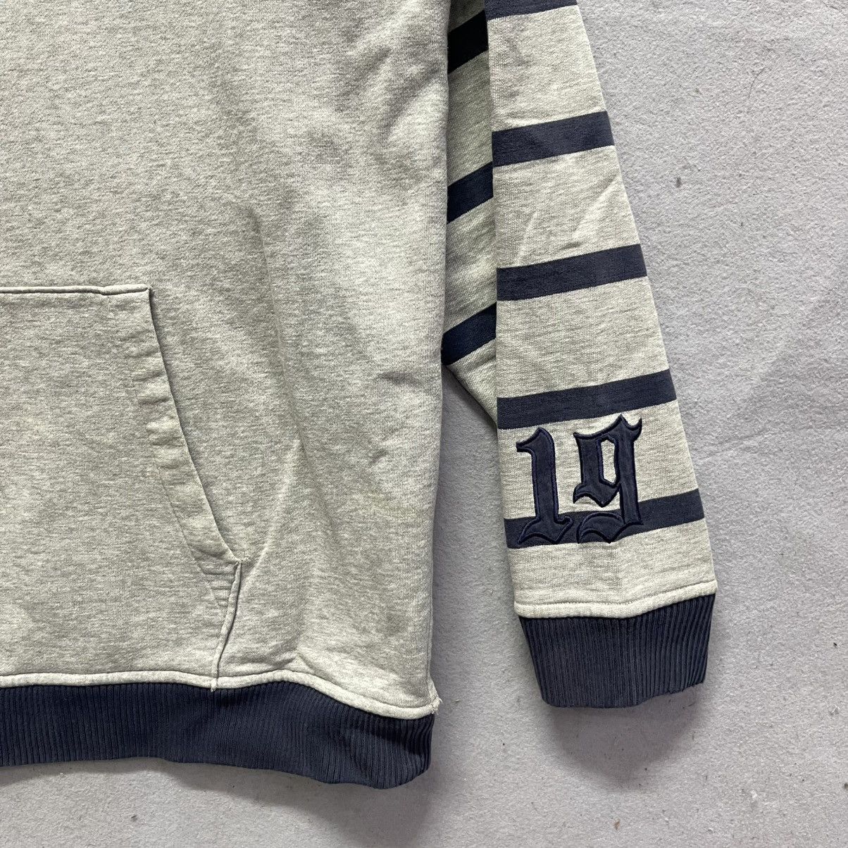 Sean John Y2K Sean John Striped Sleeve Hoodie Grey XL Size US XL / EU 56 / 4 - 4 Thumbnail