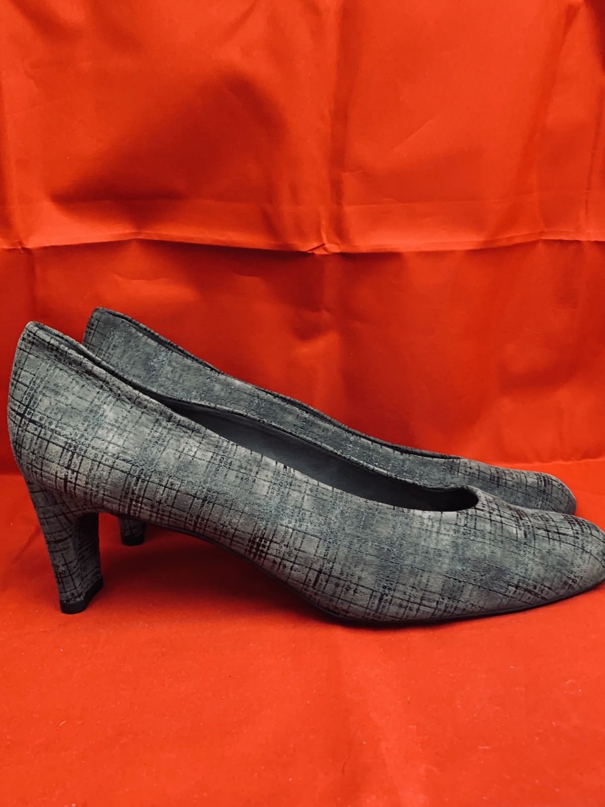 Stuart Weitzman NEW Stuart Weitzman Grey/Black Plaid Suede Block Pump Heels Size US 11 / IT 41 - 1 Thumbnail
