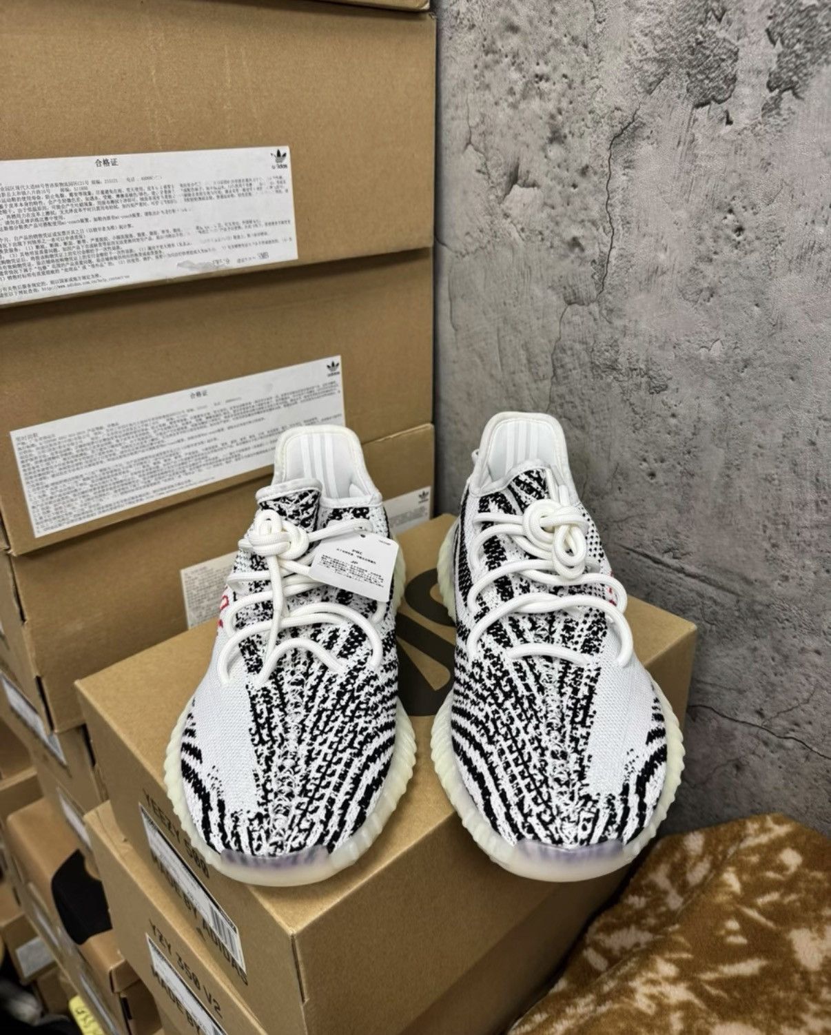 Adidas Adidas Yeezy 350 Zebra 2020 K37 Size US 8.5 / EU 41-42 - 6 Thumbnail
